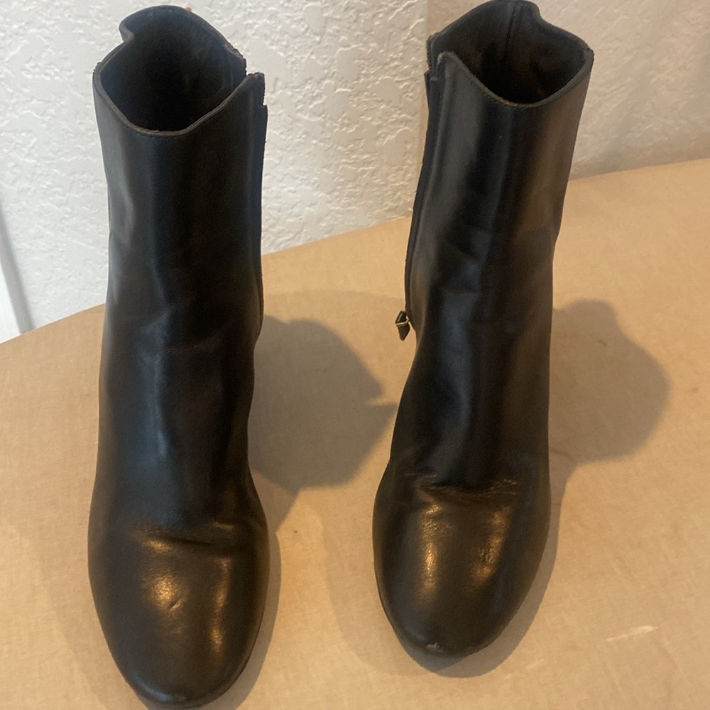 TORY BURCH BROOKE LEATHER ANKLE BOOTS - Picture 4 of 14